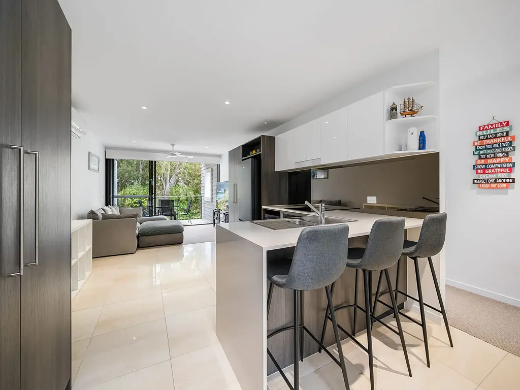 Parrearra 2房  Resort-Style Living on Kawana Island - Move in Immediately