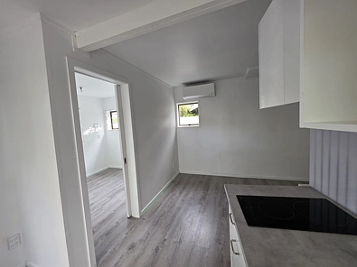 Recently Renovated 1 Bedroom Unit