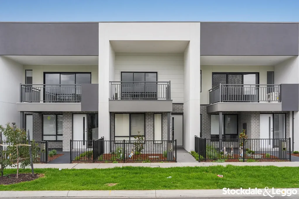 Brand-New Stylish 2 Bedroom Townhouse Living in the Heart of Kalkallo