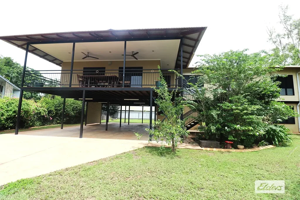 Katherine 4Zimmer Custom-Designed Home with Classic Top End Views