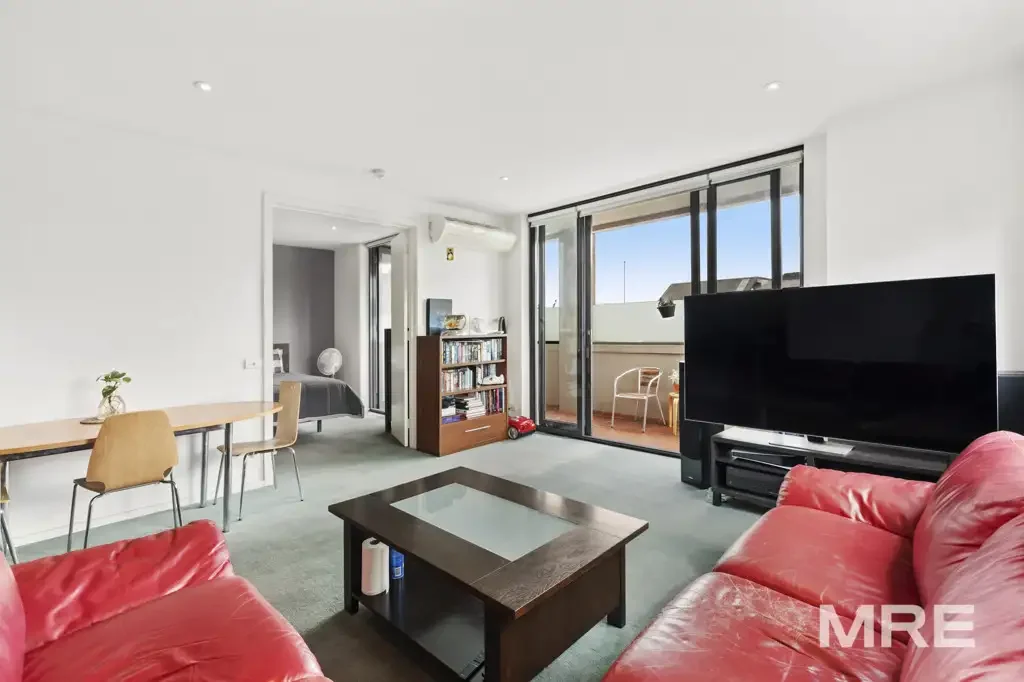 Spacious furnished apartment just steps away from Swan Street