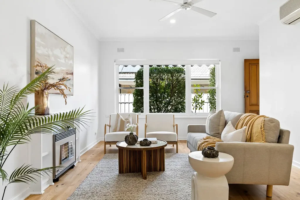 Glenelg East 2 Bedroom Simplicity by the Sea – The Ultimate Beachside living