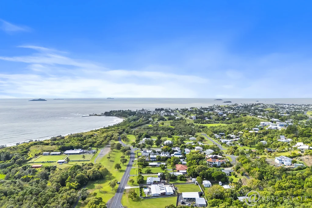 Emu Park Cross The Road To The Beach