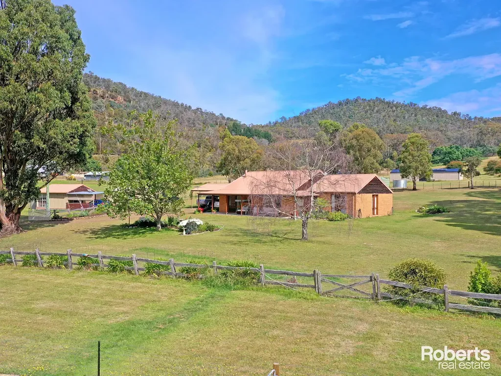 Magra 3 Bedroom Beautiful 3 Bedroom Home on 3 Acres in a Peaceful Location!