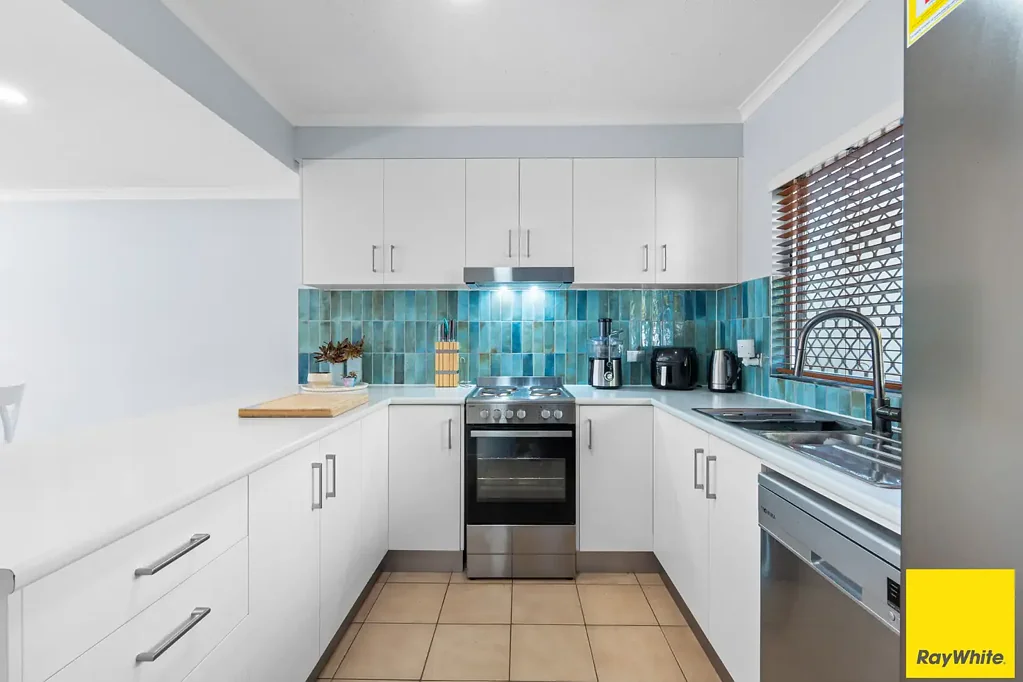 Trinity Beach 3房  Lifestyle & Location - Trinity Beach Townhouse steps from the Beach