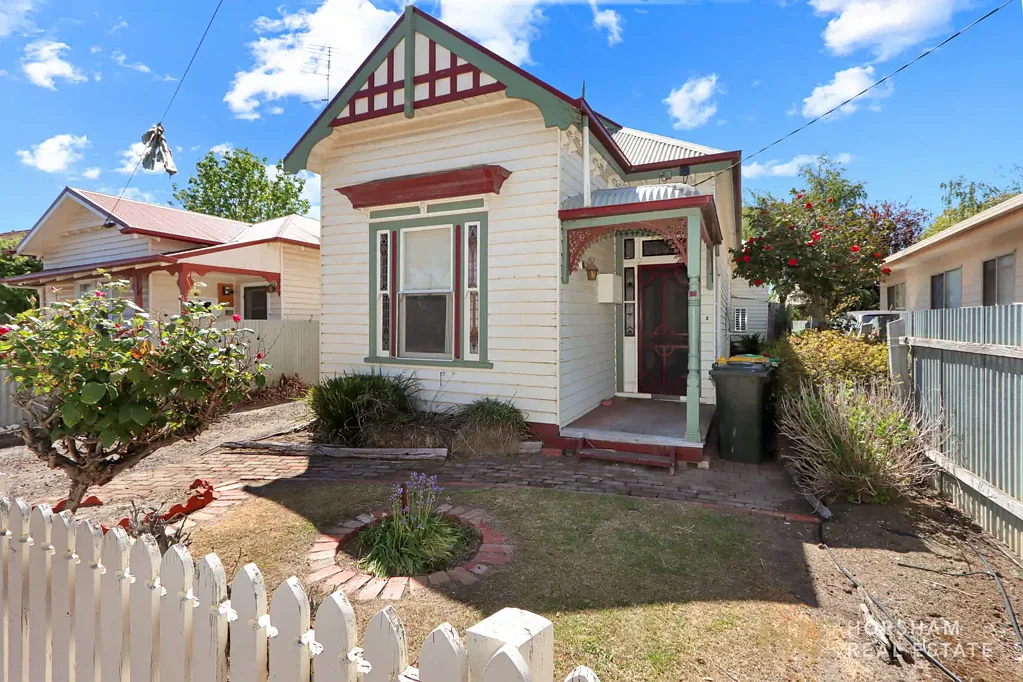 Horsham 3房  Fantastic Location, Plenty of Space, Character, and Huge Potential.