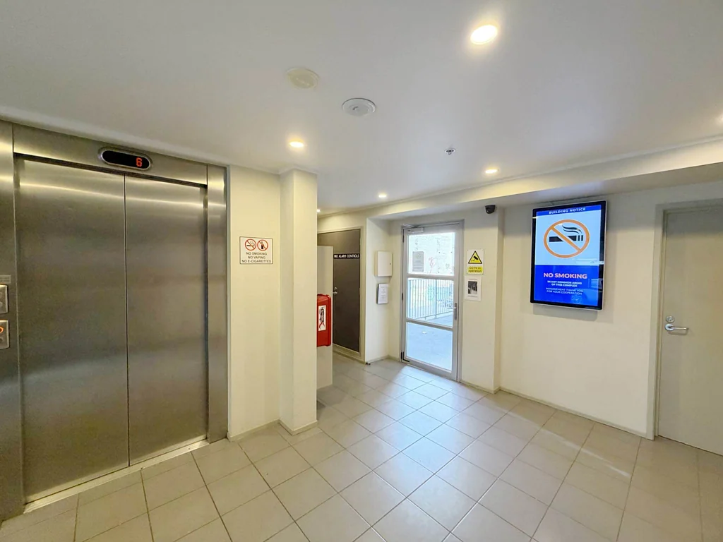 Convenient 4-Bedrooms Apartment in Popular Au...