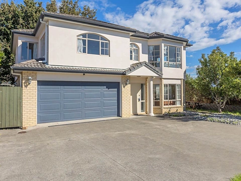 Bayswater 5 Bedroom Experience Luxury at 151A Bayswater Avenue
