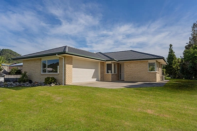 33 Hawk Hill Crescent, Cooks Beach, Thames, Waikato, 3 Bedrooms, 1 Bathrooms, House