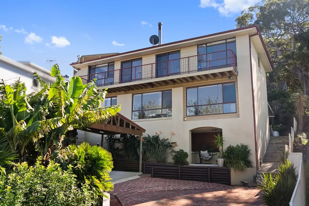 8 Valley View Road, Bateau Bay, NSW 2261