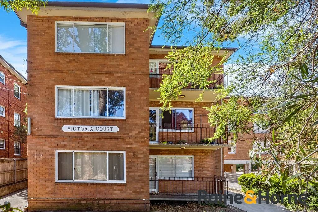 Burwood 1房 Burwood心脏地带 1卧宜居单位 内置衣柜 宽敞客厅 安全建筑 翻新厨房浴室 生活便利 物美价廉 1 Bedroom unit with separate lock up garage - 63sqm