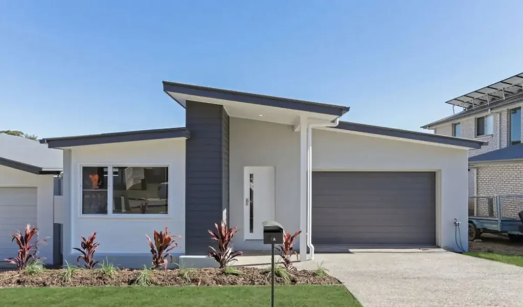 MODERN 4-BED FAMILY HOME