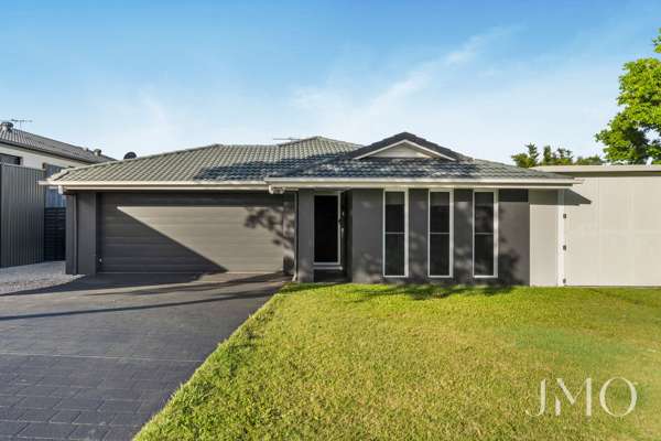 Ormeau 3 Bedroom Stunning Ormeau Residence
