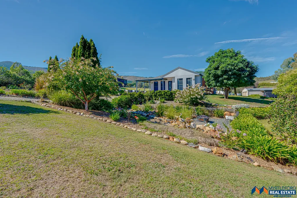 Myrtleford 4બેડરૂમ Complete Package: 4-Bed Home, Theatre Room & Caravan Storage