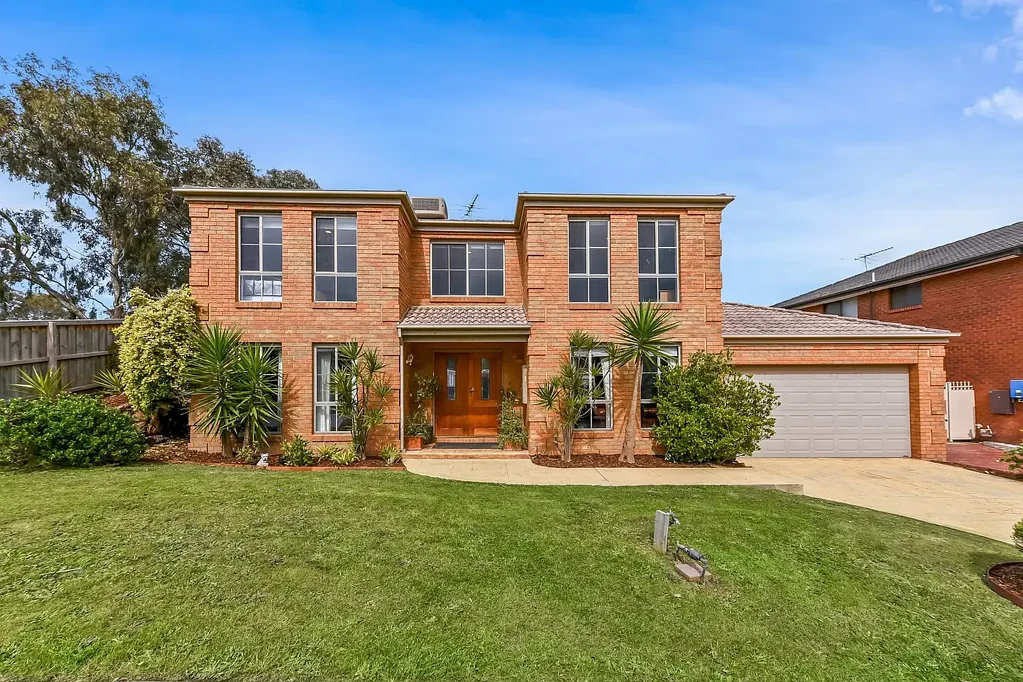 SPACIOUS FAMILY HOME - COMFORT, STYLE & ENTERTAINING ALL IN ONE