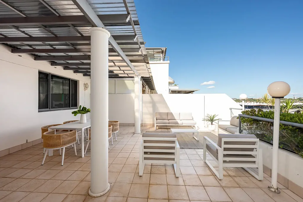 Expansive Unfurnished Dual-Aspect 3-Bedroom Residence in the Heart of Pyrmont