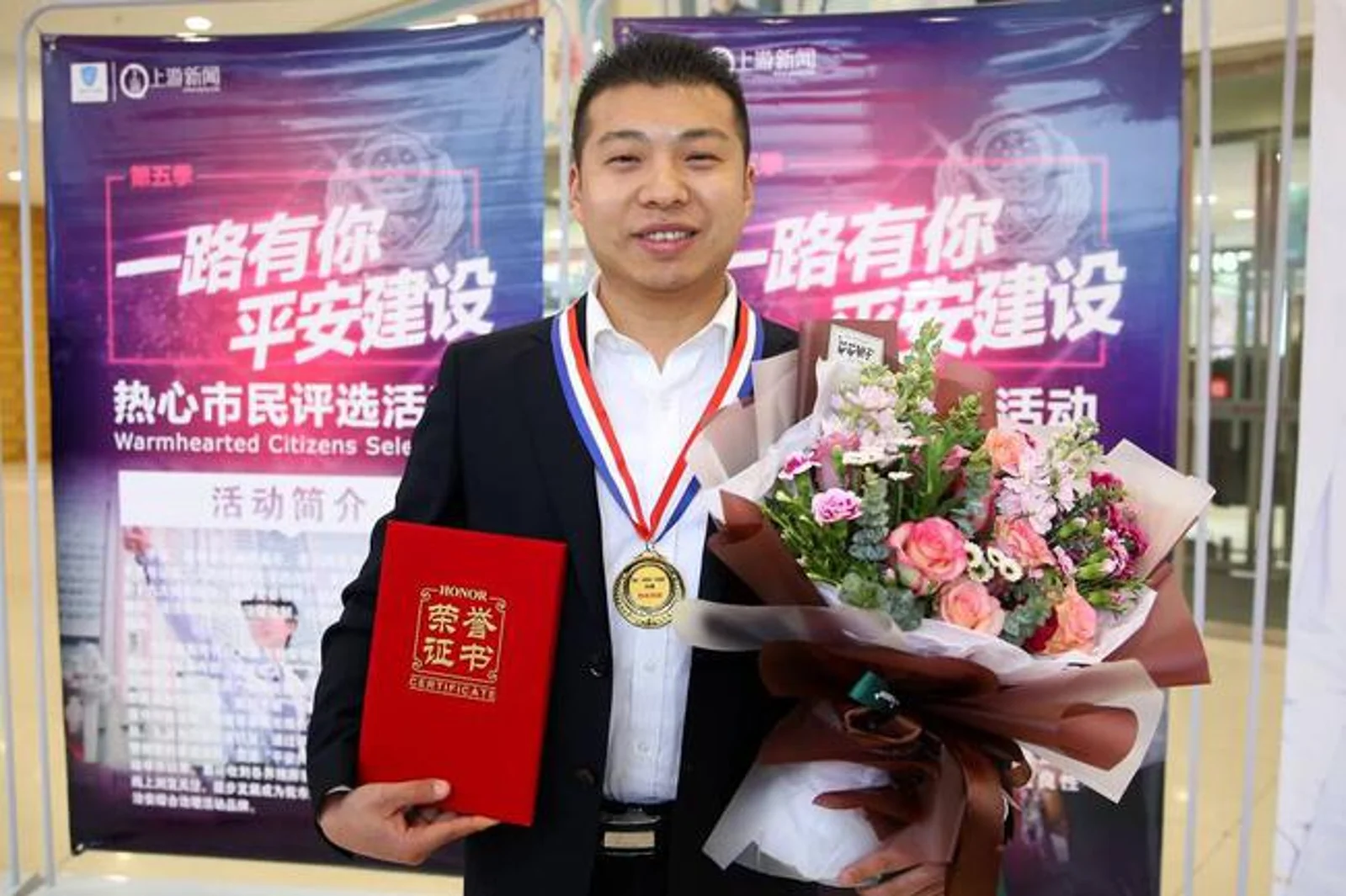 这位热心市民很有料 马拉松发烧友追“瘫”盗贼