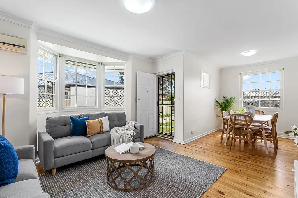 Ascot Park 3房  Sunlit Three Bedroom Unit in Exclusive Group of Two.