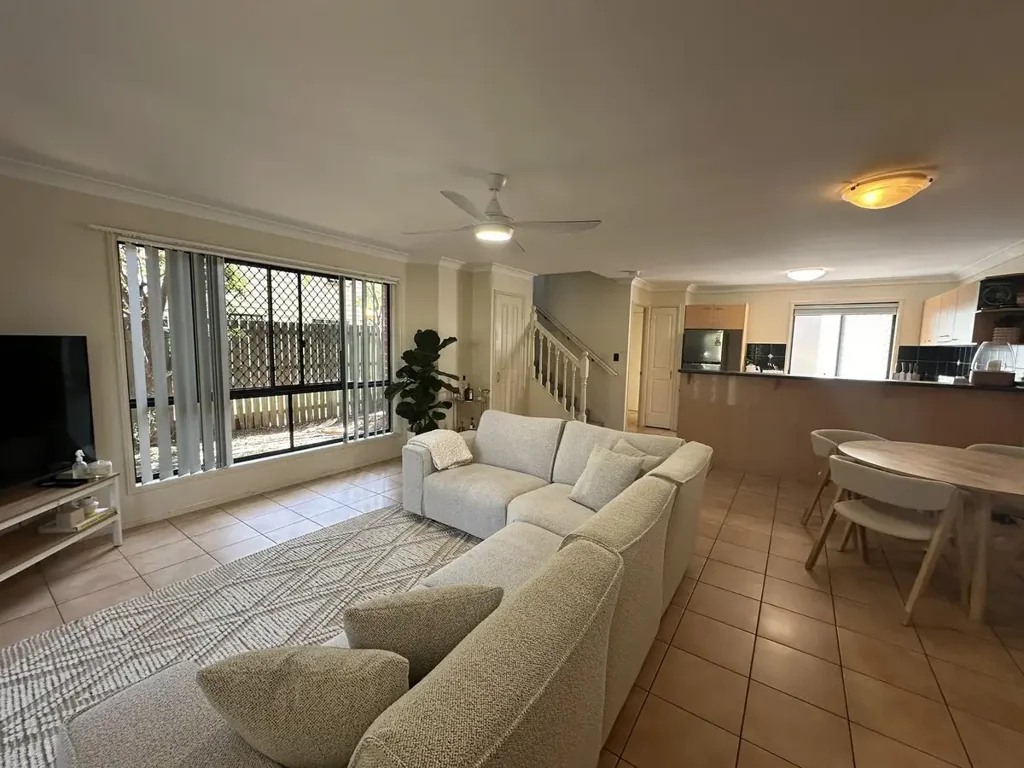 Modern and Spacious Townhome in the Heart of Chermside - 2 Bathrooms and Air-Conditioning!