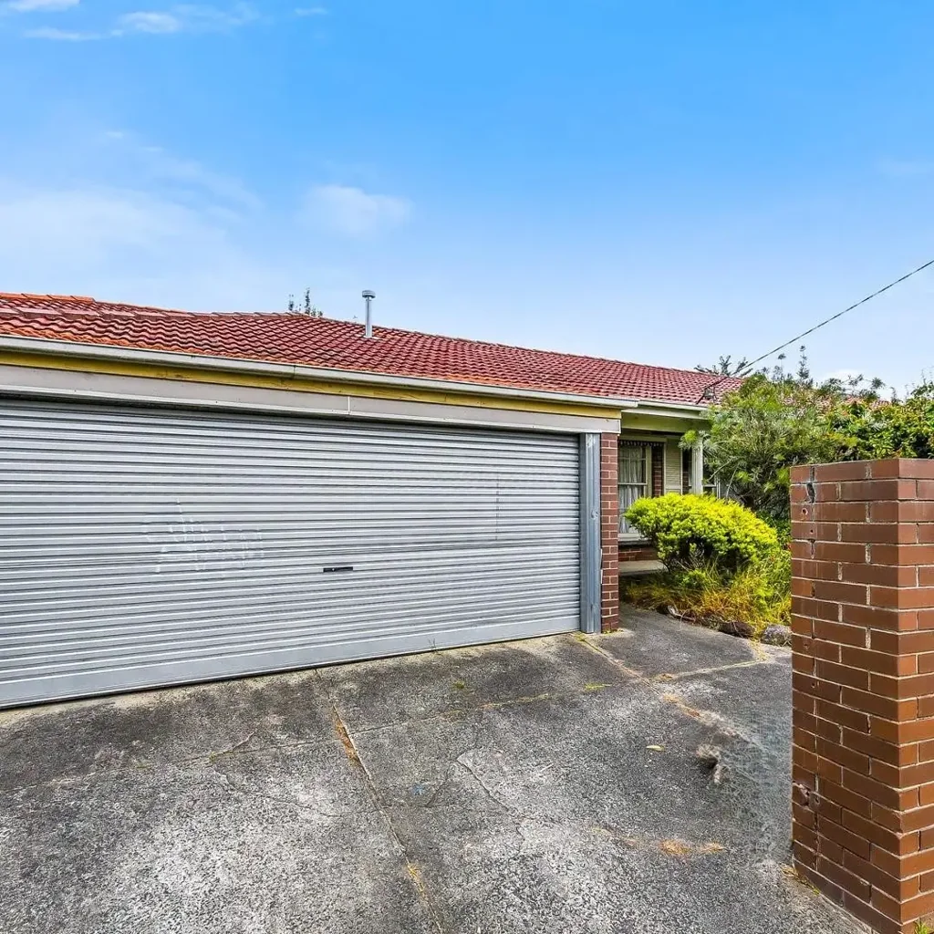 Spacious Family Home with Self-Contained Studio in Prime Glen Waverley Location