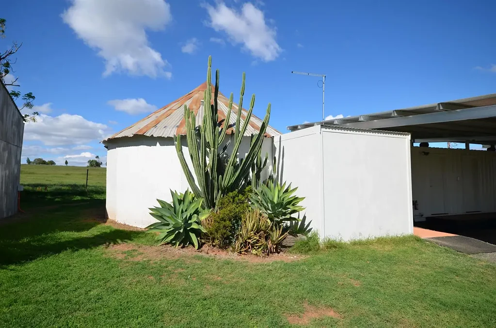 Charming Furnished Studio on a Working Farm - Available Now