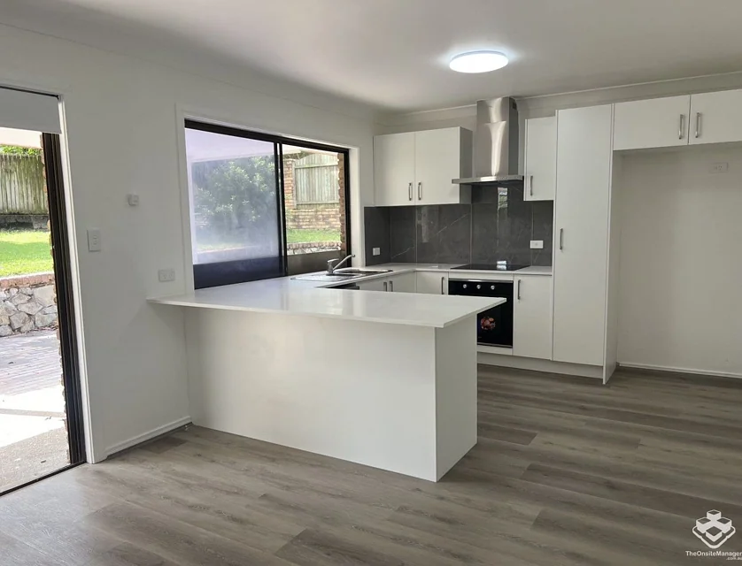 8 Pineneedle Place, Sunnybank Hills, Brisbane - Southern Region, 4 ห้องนอน, 2 ห้องน้ำ, House