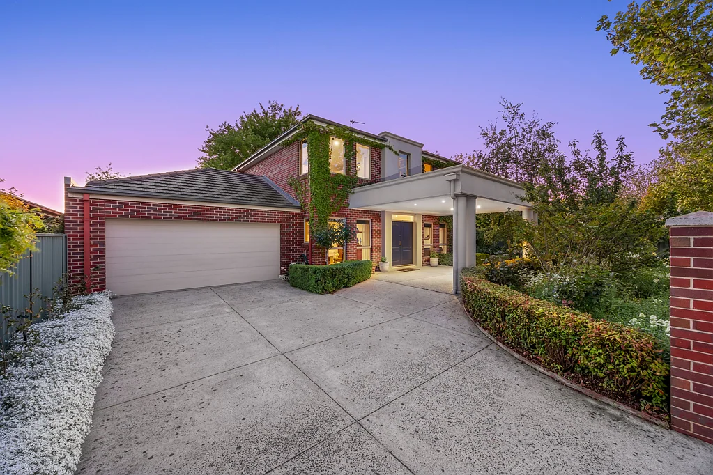 37 Stirling Drive, Lake Gardens, VIC 3355