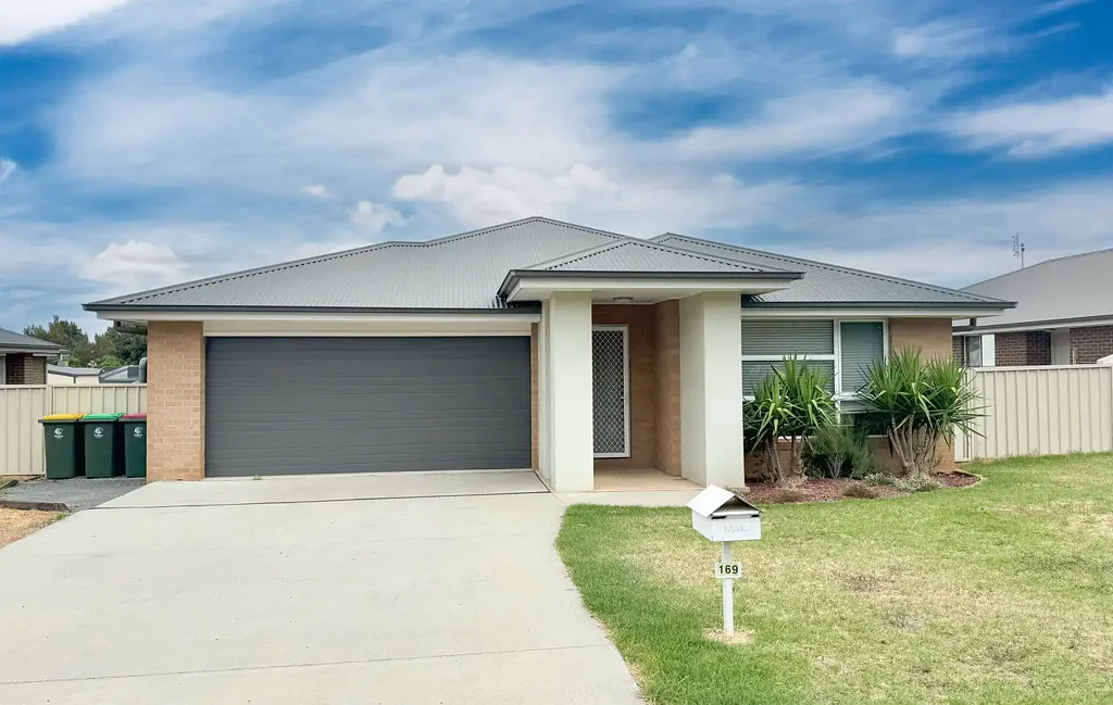 Ray White Real Estate Parkes