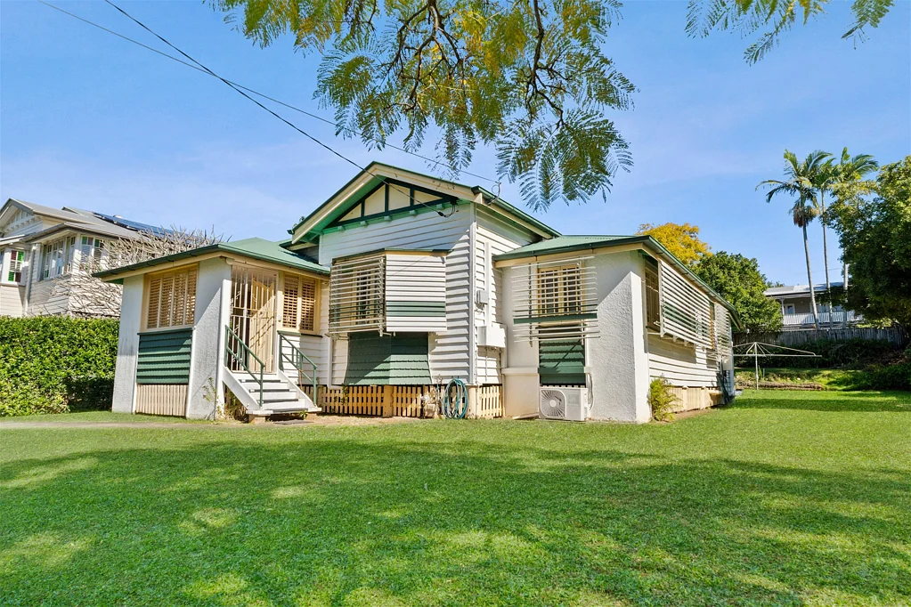 Corinda 2房 优越地段 - 绝佳机遇 - 立即行动！ Premium Address - Spectacular Opportunity - A Jewel in Corinda's Crown