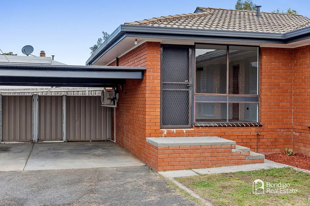 FRESHLY UPDATED TWO-BEDROOM UNIT IN STRATHDALE