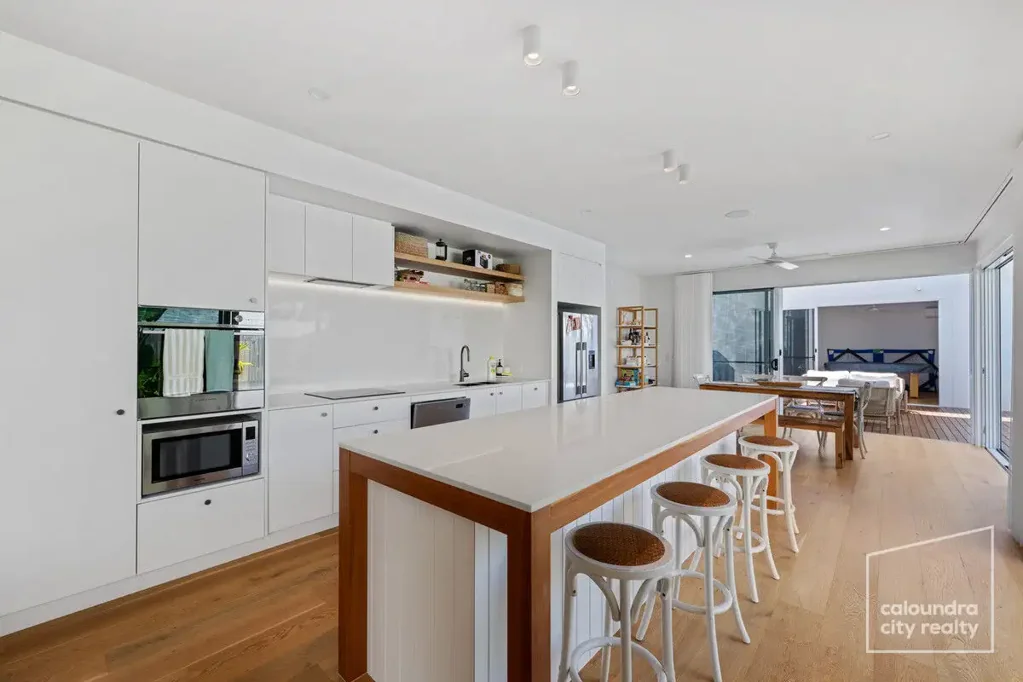 NOTHING SPARED IN THIS MOFFAT BEACH SHOW STOPPER