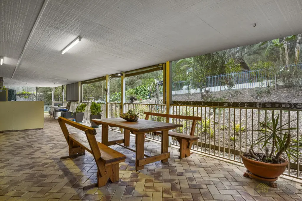 Tamborine 3 Slaapkamer Escape the Rat Race – 2.5 Acres, Hobby Farm Living & Sheds Galore