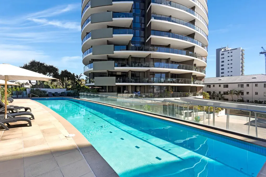 Burleigh Heads 1房  Beachfront Living at Its Best –  Highly Sought After Apartment in Ambience