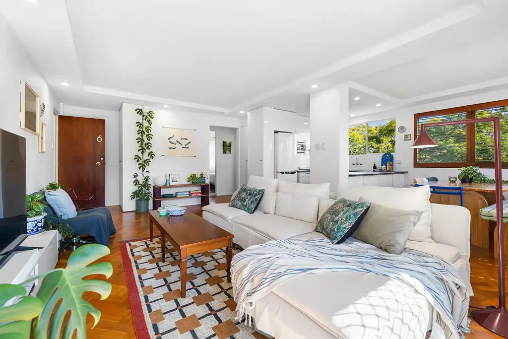 Auchenflower 2房 精品小区内可拎包入住的顶层公寓 Move-In Ready Top-Floor Apartment in a Boutique Complex