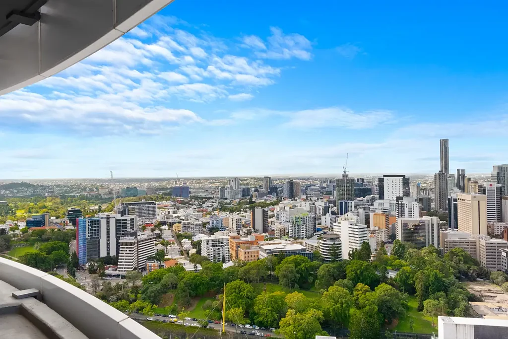 Brisbane City 1कमरा Elevated Inner City Living with River & Mountain Views