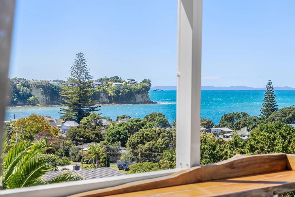 Arkles Bay 4Zimmer Views That Stop You Mid-Sentence