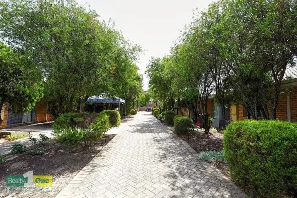 QUIET COMPLEX WITHIN EASY REACH OF CBD - VIEWING MONDAY 17TH AUGUST @ 3.50PM - 4PM
