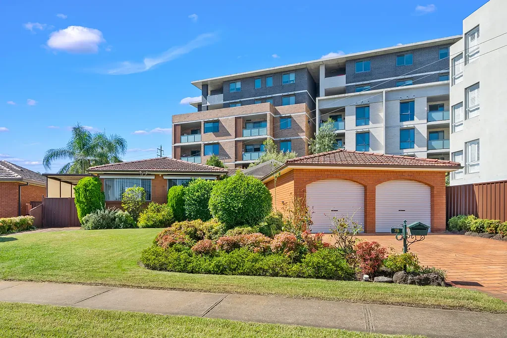 4 Bedroom Family Home With a Pool