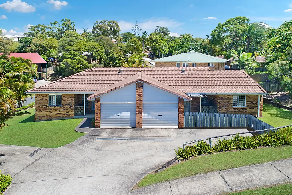 Caloundra West 5房  Unique Lifestyle Opportunity with Dual Living Options