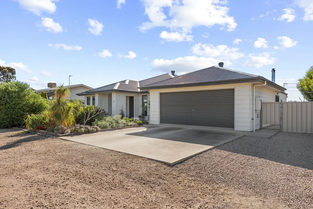 Moonta Bay 3ਬੈੱਡਰੂਮ Spacious Family Home with Large Shed, Solar & Dual Living Areas