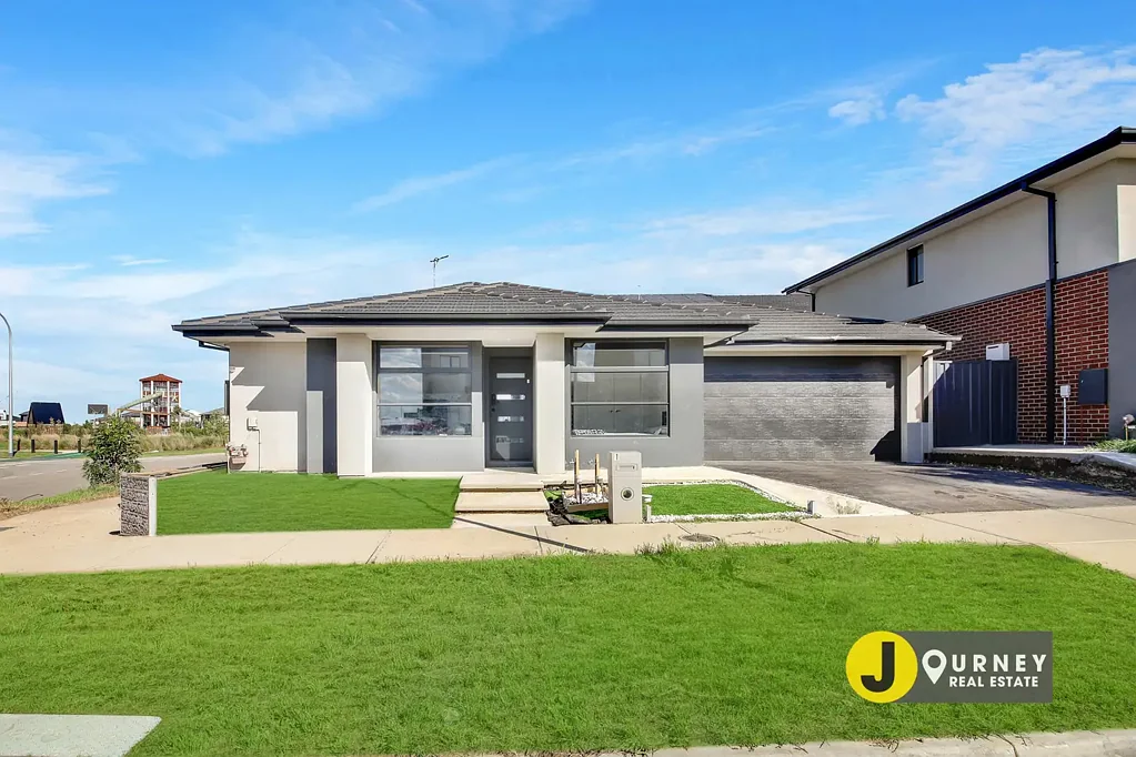 Clyde North 3房  Modern Comfort & Easy Living in Five Farms Estate!