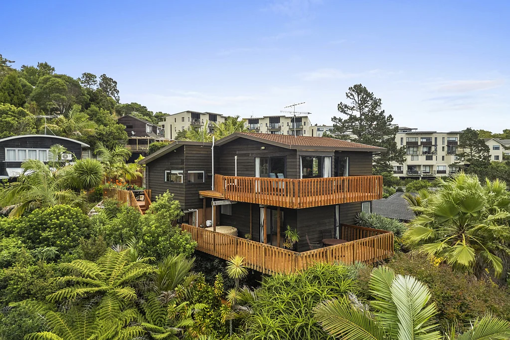 195a Browns Bay Road, Browns Bay, North Shore City, Auckland