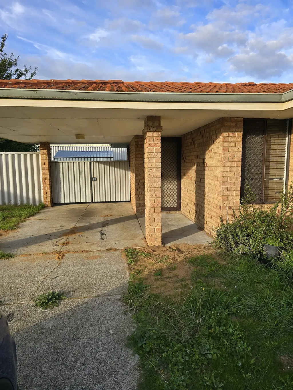 Fresh Paint, New Floorings, Great Location Opposite Park 4 x 1 Family Home