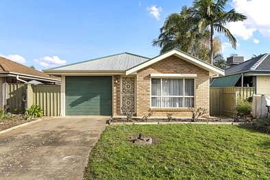 Andrews Farm 3 Slaapkamer Peaceful Court Setting with Modern Potential