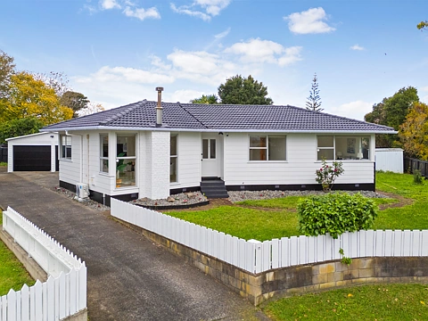 Pakuranga Heights 3房  Stylish, Spacious, Potential in a Premium Location