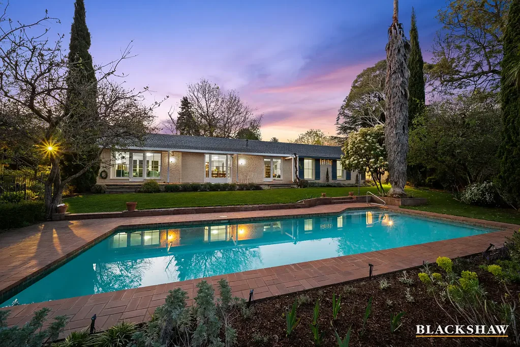 Red Hill 4Zimmer Architectural pedigree in an estate-like setting