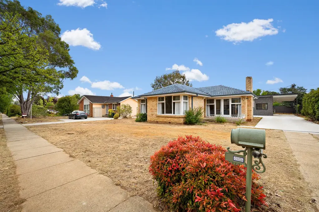 Downer 6房  Rare Dual-Occupancy Opportunity in the Heart of Downer