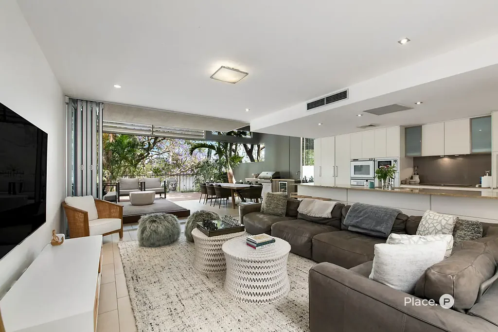 West End 4침실 Once-in-a-Lifetime Riverfront Villa – Owner Says Sell