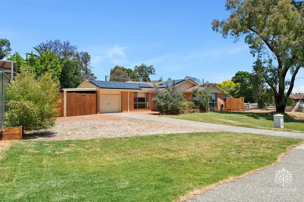18 Hunter Drive, Lesmurdie, WA 6076
