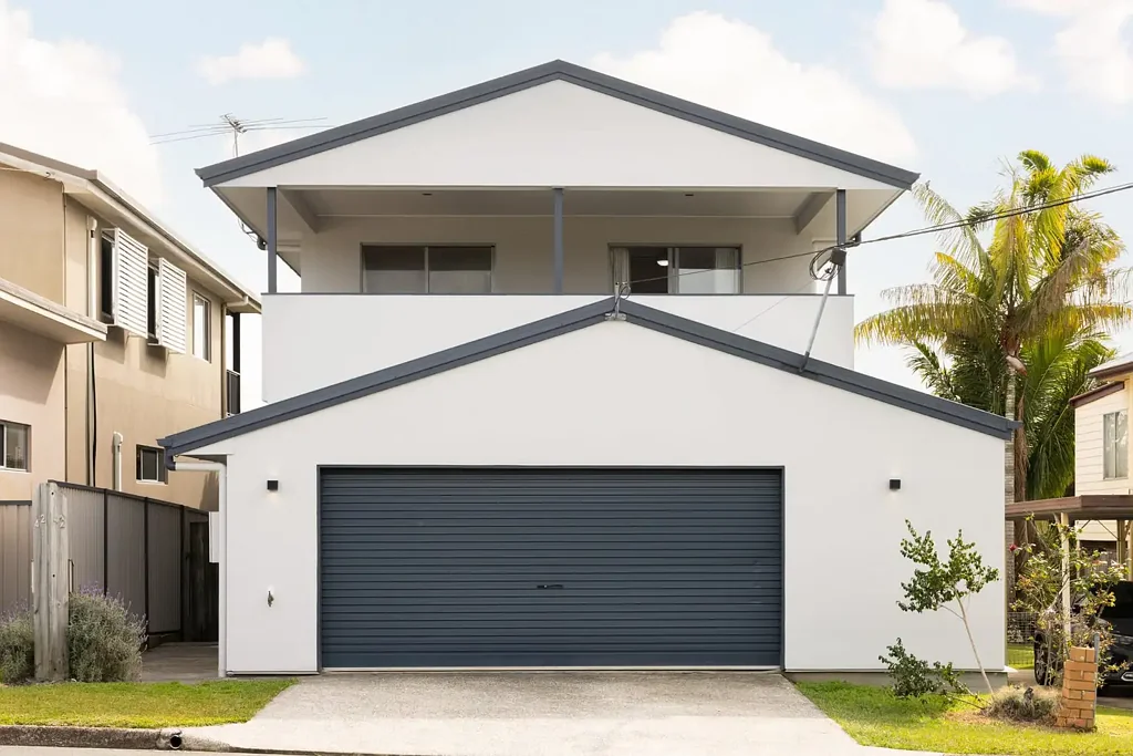 Margate 5कमरा Elevated Family Living with Five Bedrooms, Pool & Dual Living Potential